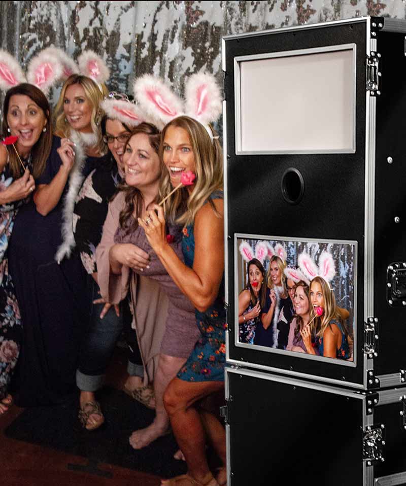 wedding and party photo booth rentals in oklahoma city, edmond and norman. wedding and party photo booth rental with cheap package prives for all events such as weddings, parties, birthdays, proms, graduations, corporate, holiday, christmas, new year's, trade shows. bar-mitzvavahs, bat-mitzvahs, dances, socials, retirement, schoool and church gatherings.